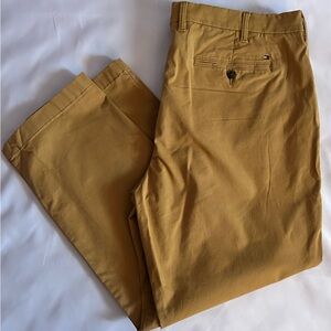 Tommy Hilfiger Men's Chino Pant Size 40 x 30.